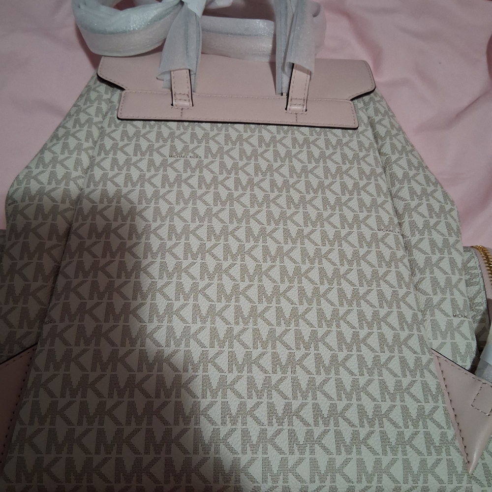 💥SOLD💥Michael Kors NWT Pink and Beige Women's Backpack - Picture 4 of 8